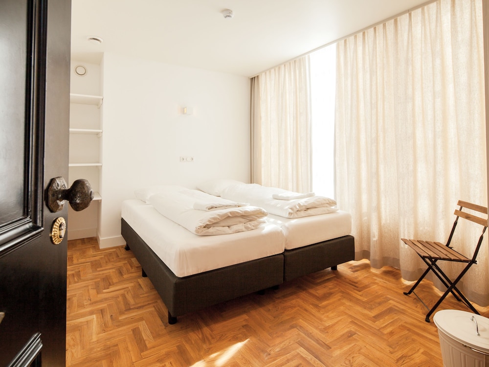 Hotel Not Hotel 41/77