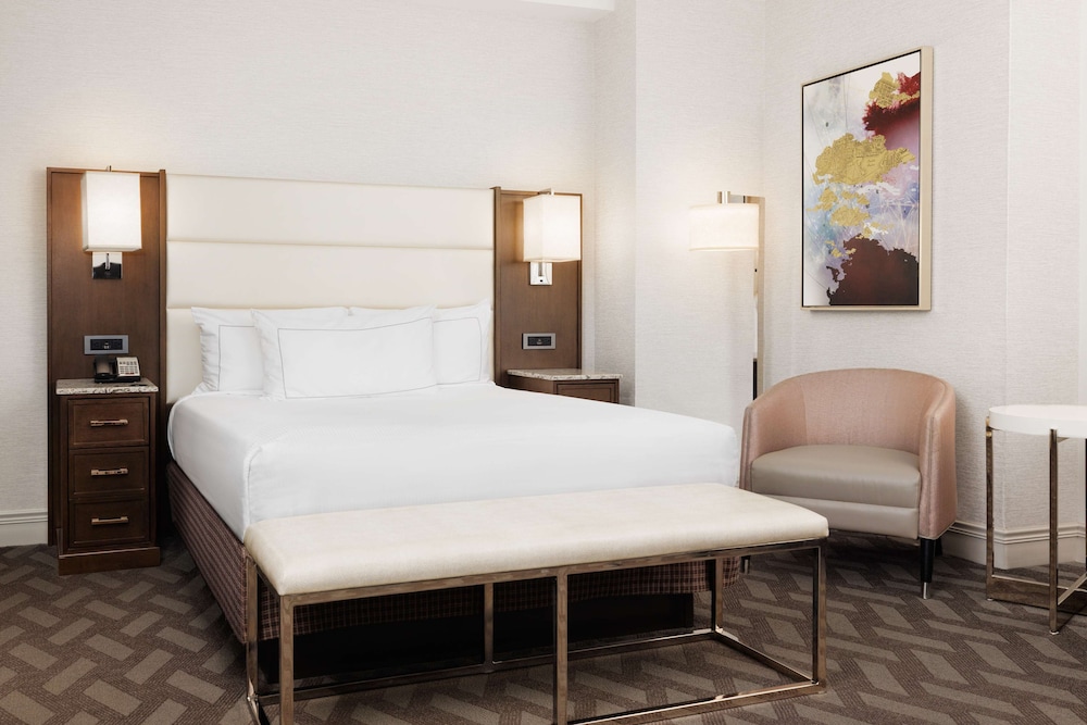DELUXE, QUEEN BED