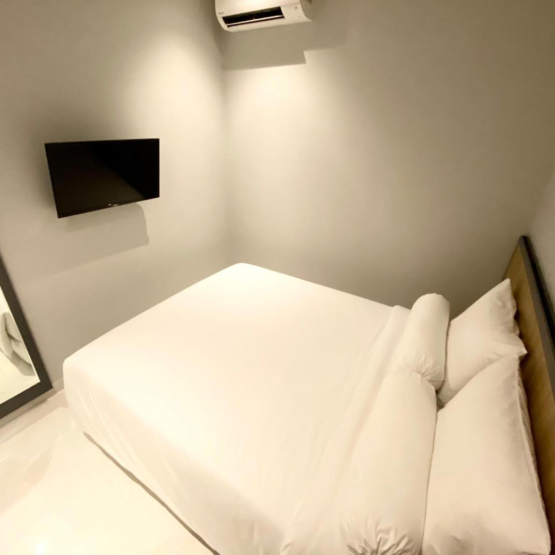 Front One Hotel Gresik 18/25