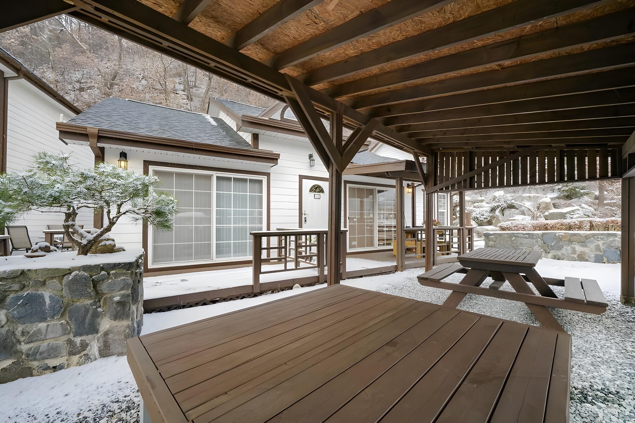 Anga Yeogwan Pension 8/11
