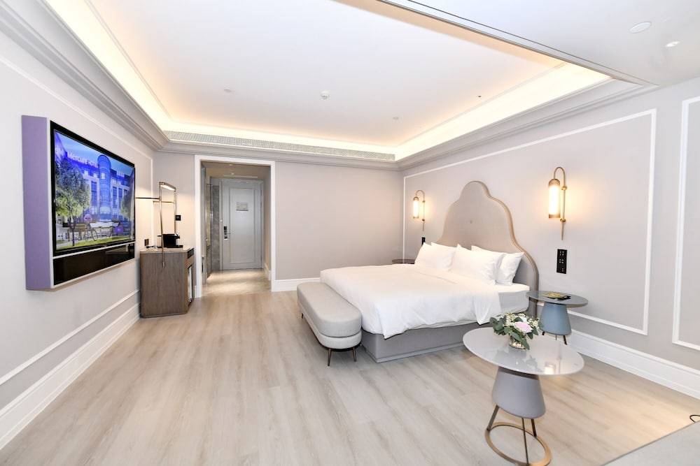 Mercure Xichang Qionghai Wetland 15/32