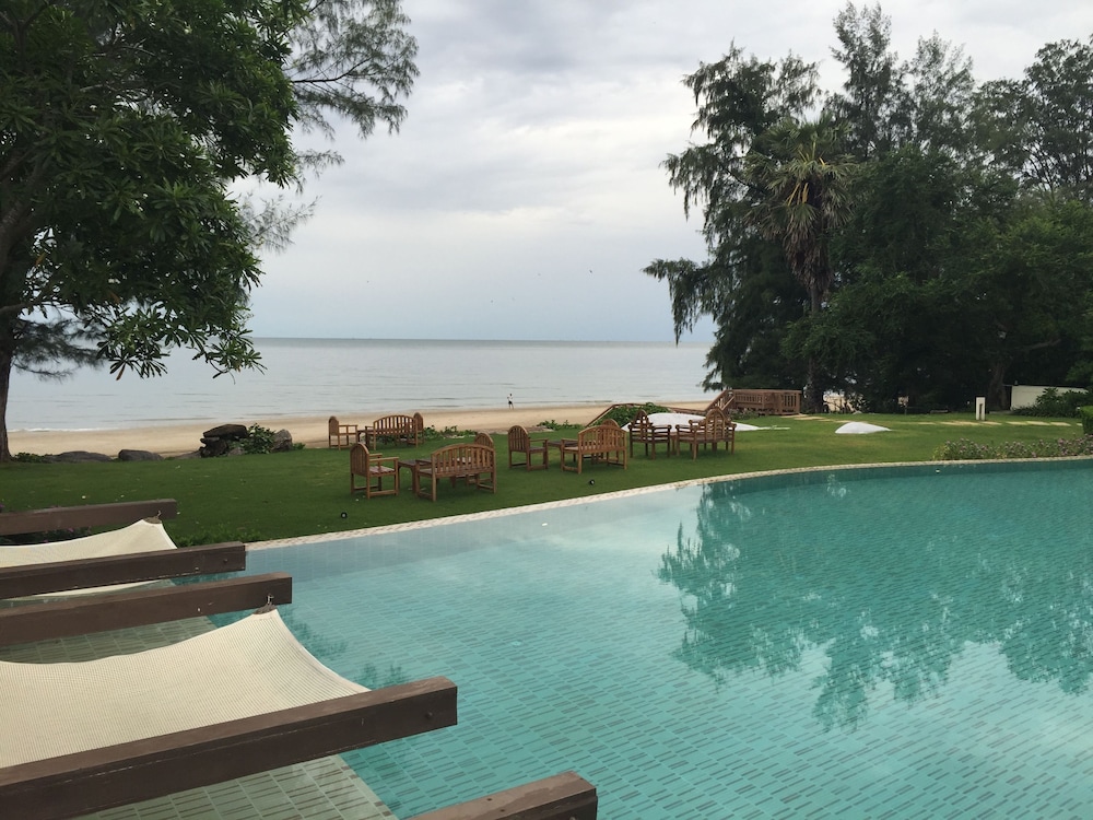 Away Baan Nub Kluen Beachfront At Huahin 24/29