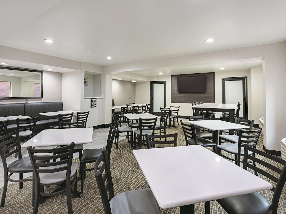 La Quinta Inn & Suites by Wyndham Minneapolis Northwest 33/39