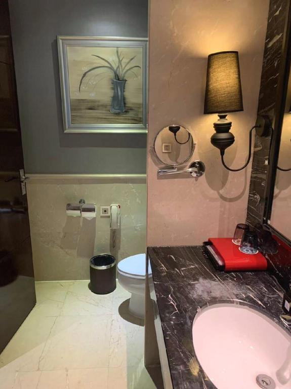 Rezen Kingtown Hotel (Chongqing Liangjiang New District) 52/58