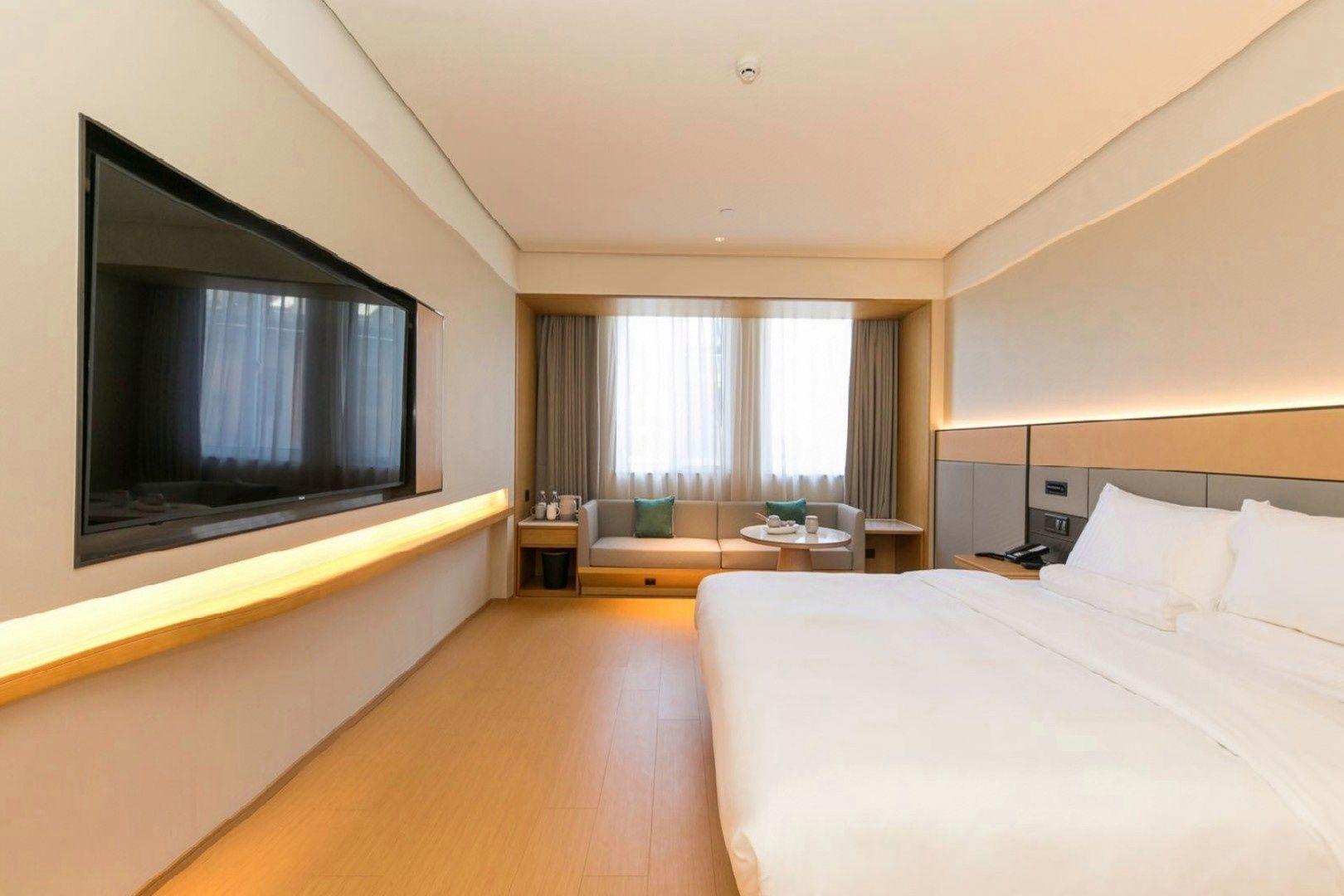 Four Seasons & Rally Hotel 12/47