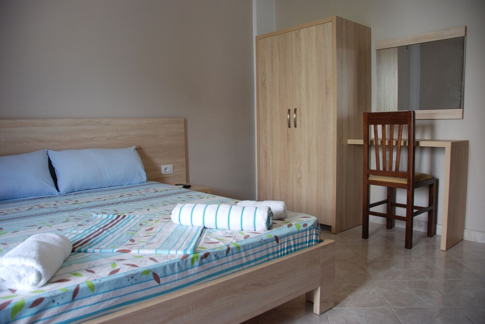 Room, Double Bed, Lateral Side Sea View
