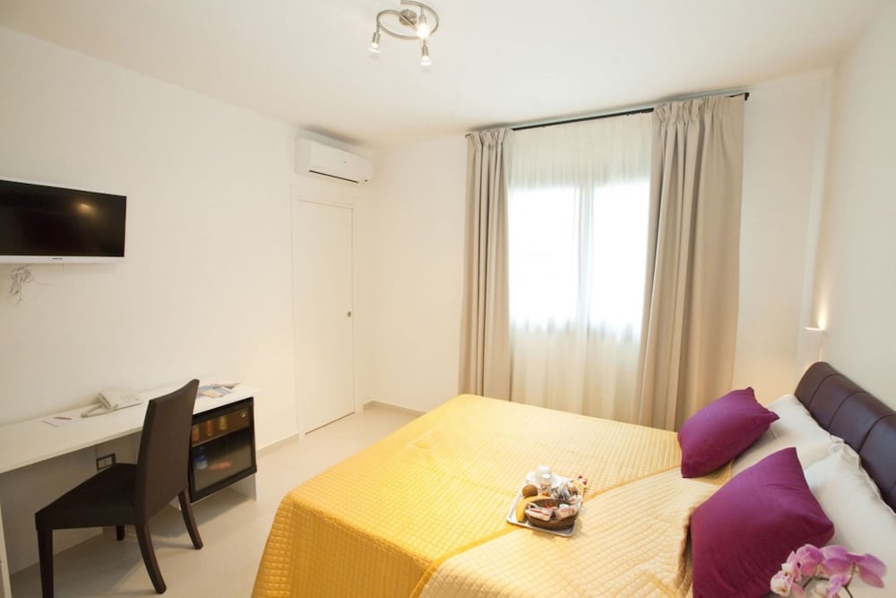 Xenia Hotel 35/49