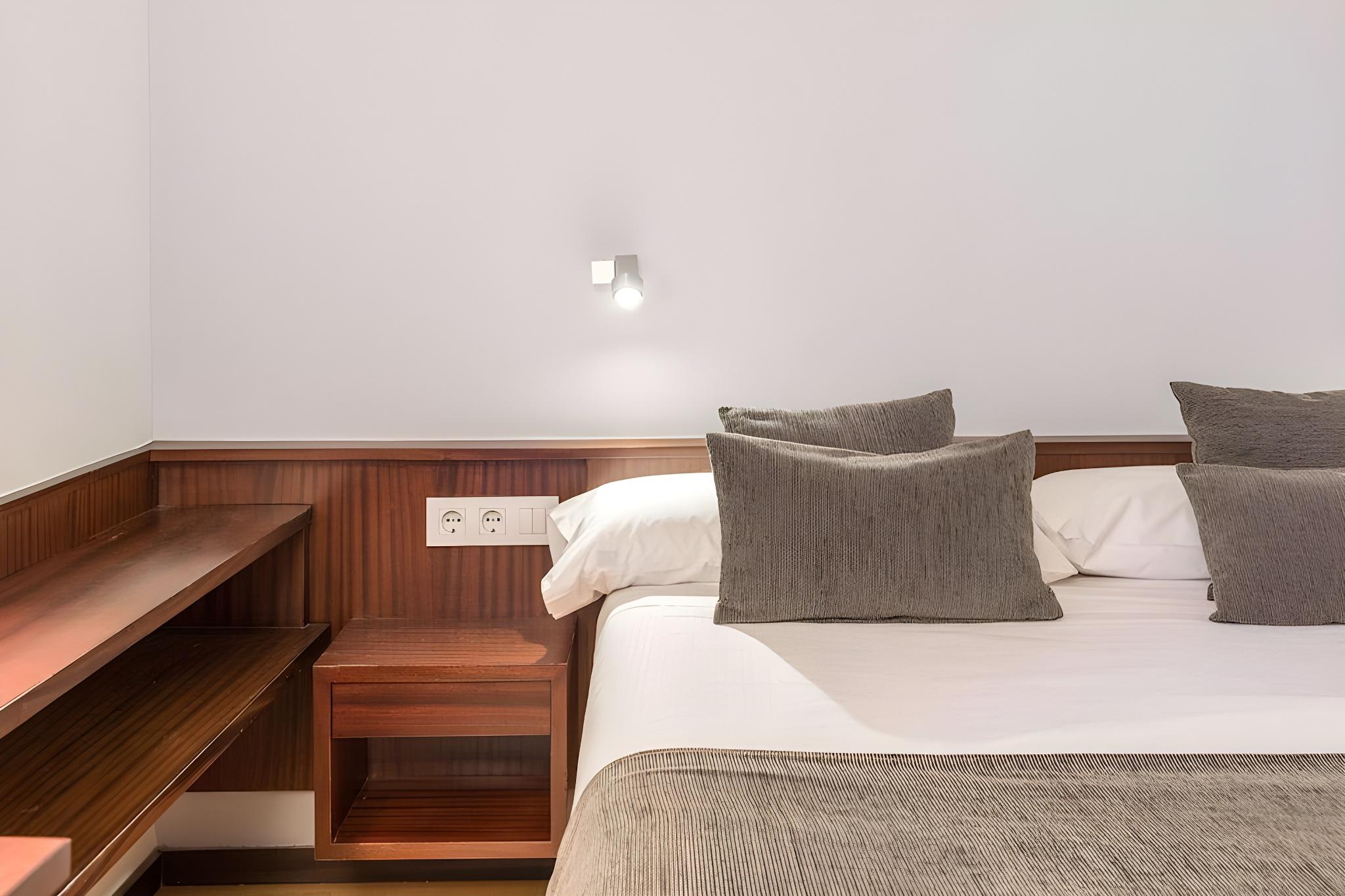Standard, King Bed