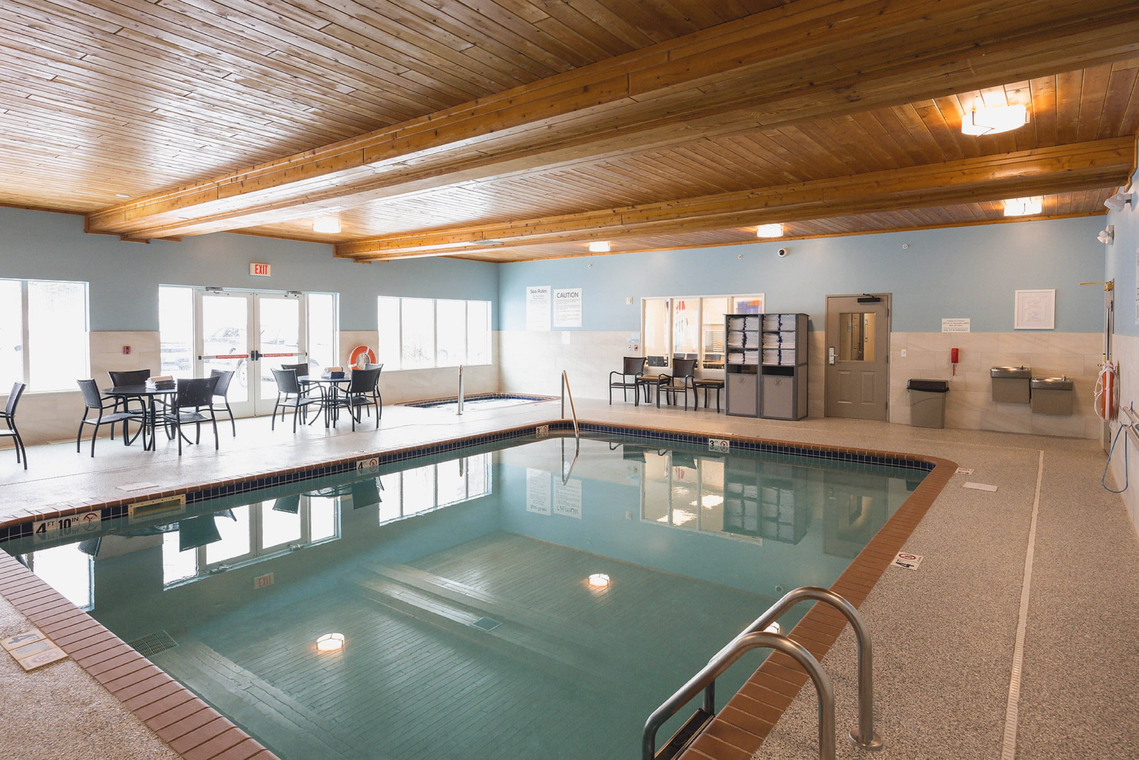 Holiday Inn Express & Suites Marquette, an IHG Hotel 17/50