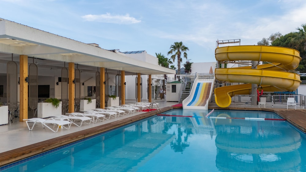 Petunya Beach Resort 12/103