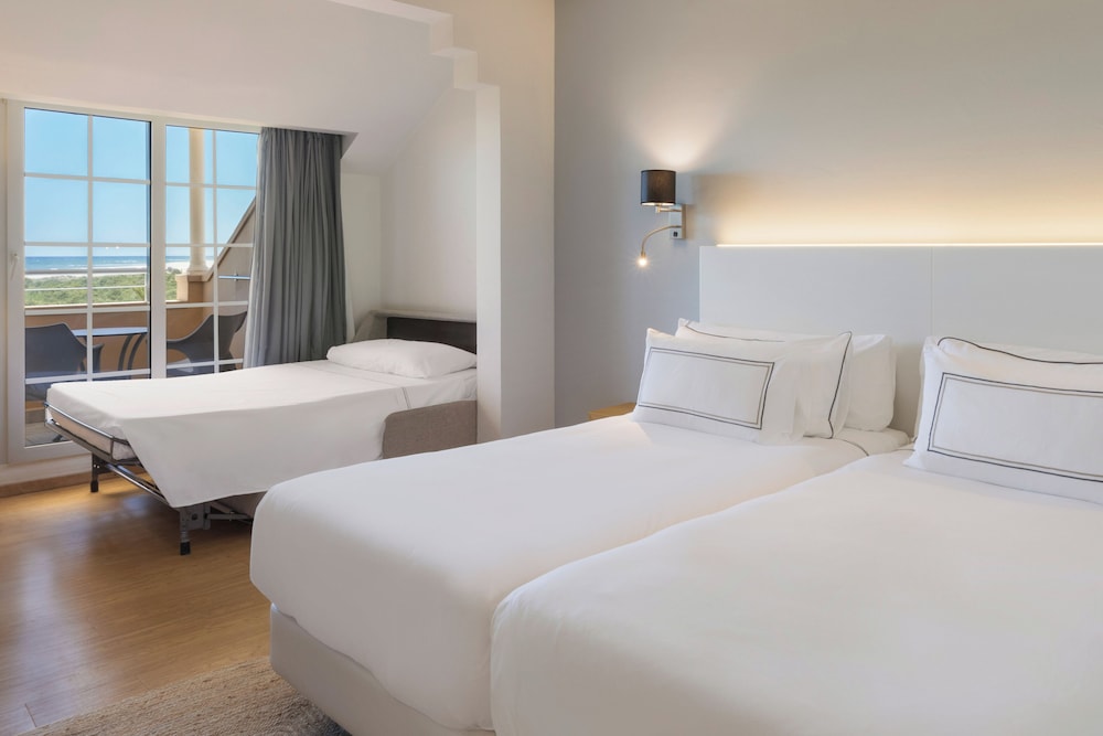 The Level, Family, Twin Beds, Sea View, Sofa، Melia Atlantico Isla Canela 3/5