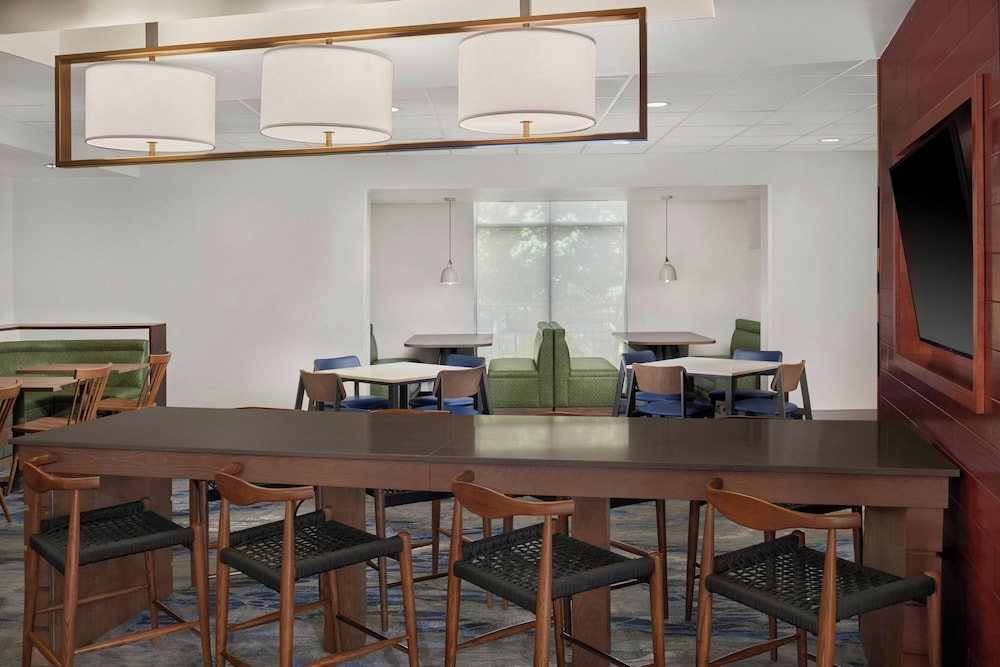 Fairfield Inn And Suites By Marriott Charlotte Airport 85/100