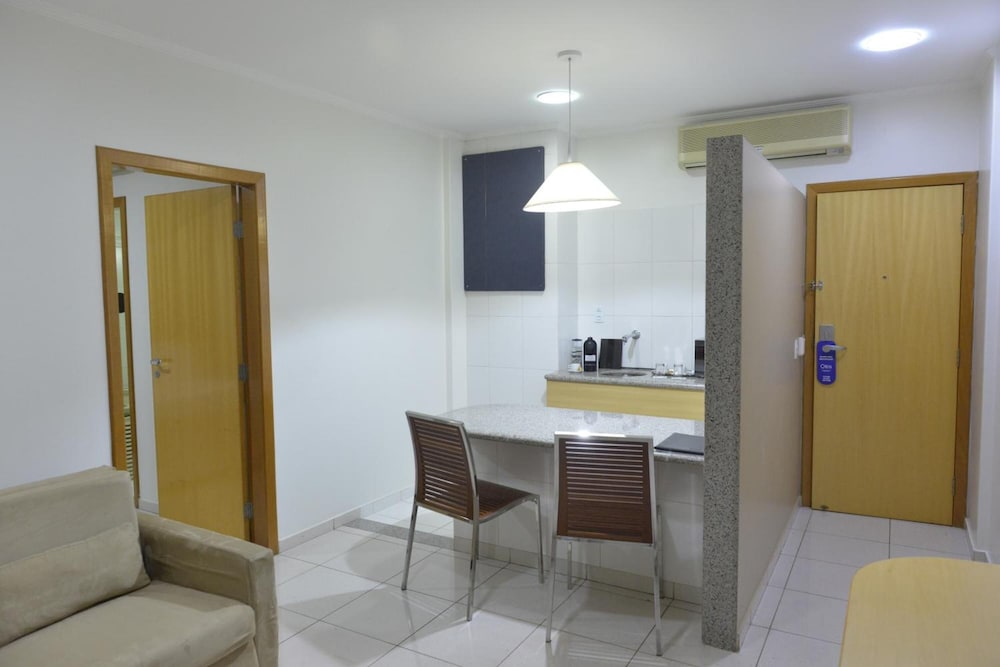 Oitis Hotel 51/63