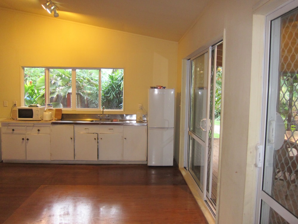 Raina Beach Apartments 14/71
