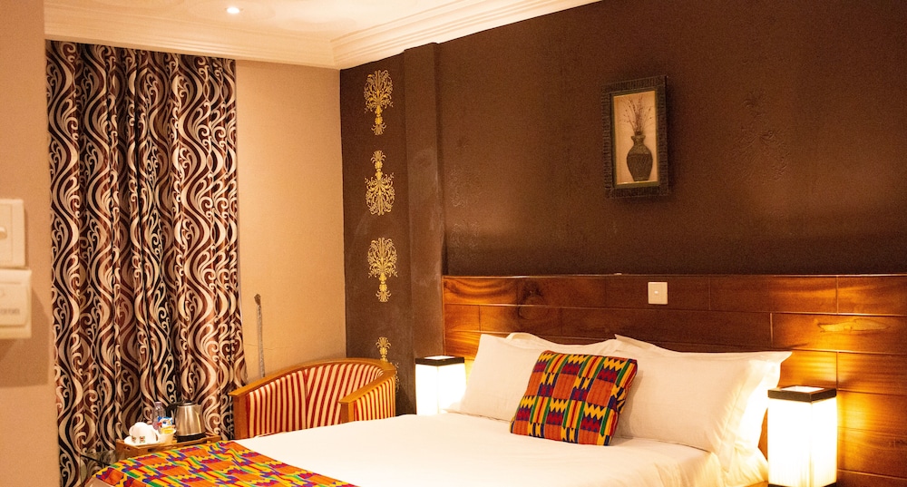 Airport West Hotel 34/75