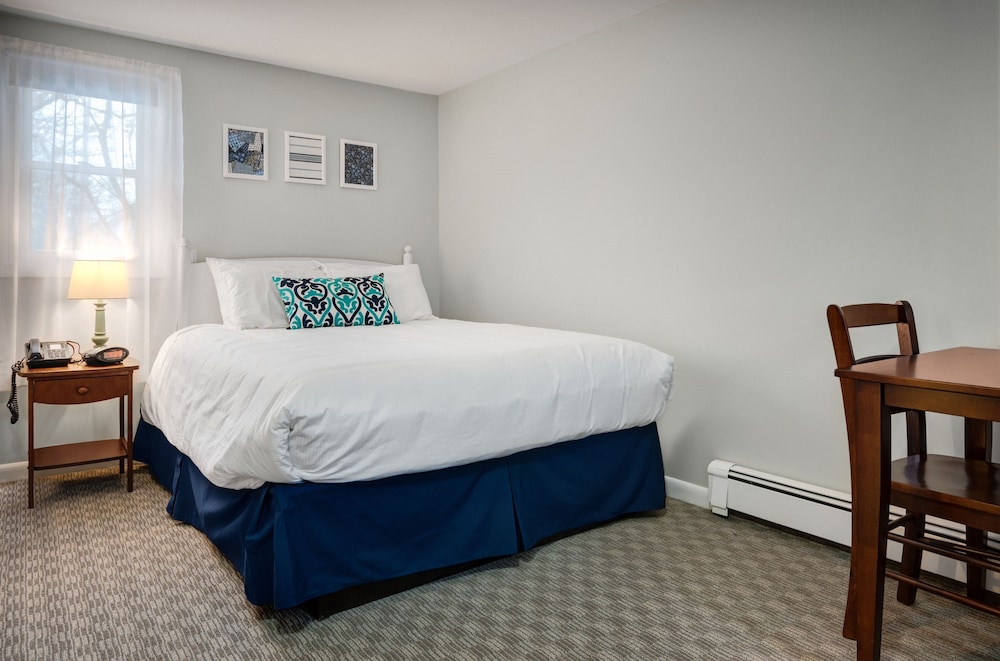 Kittery Inn and Suites 24/38