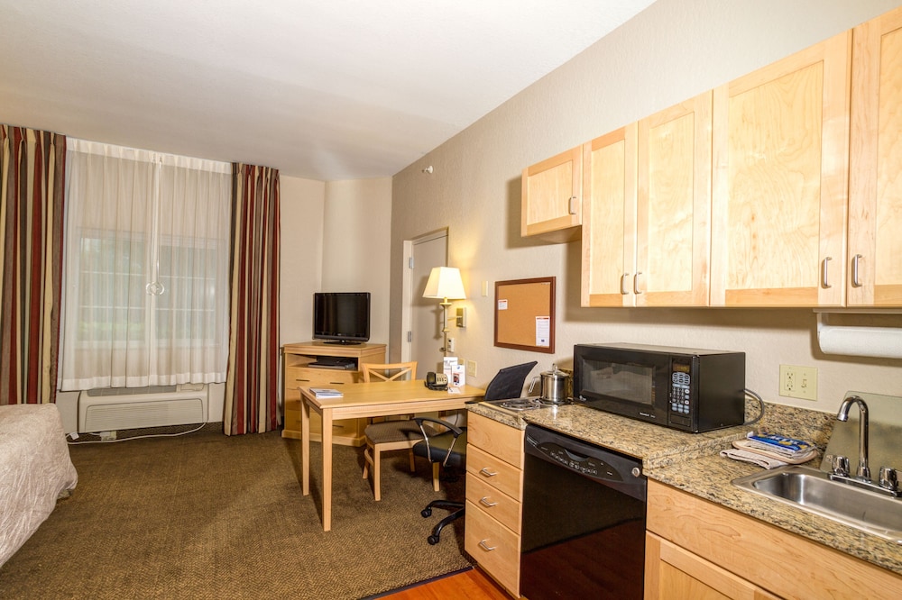 Candlewood Suites Ft Myers I 75 25/40