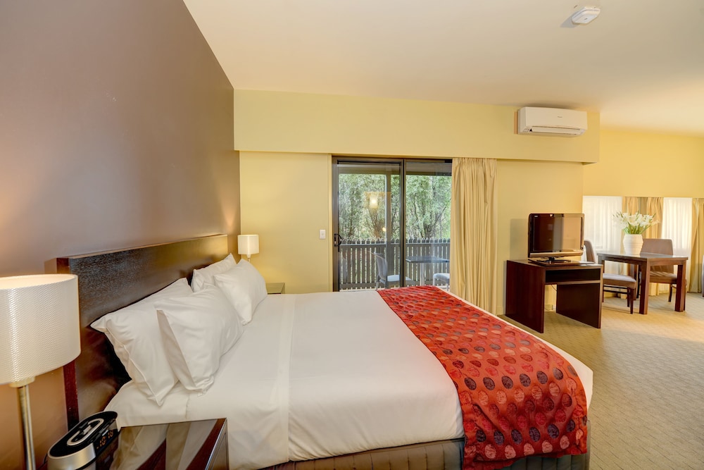 Comfort Inn Suites City Views 8/30