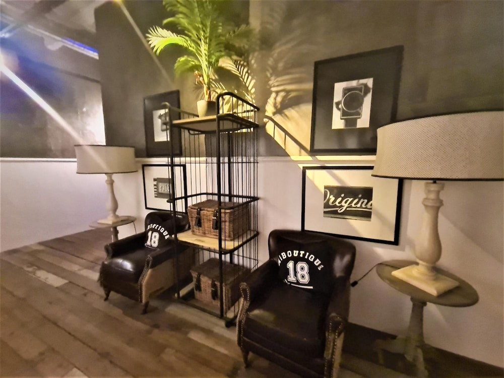 M Boutique Station 18 46/65