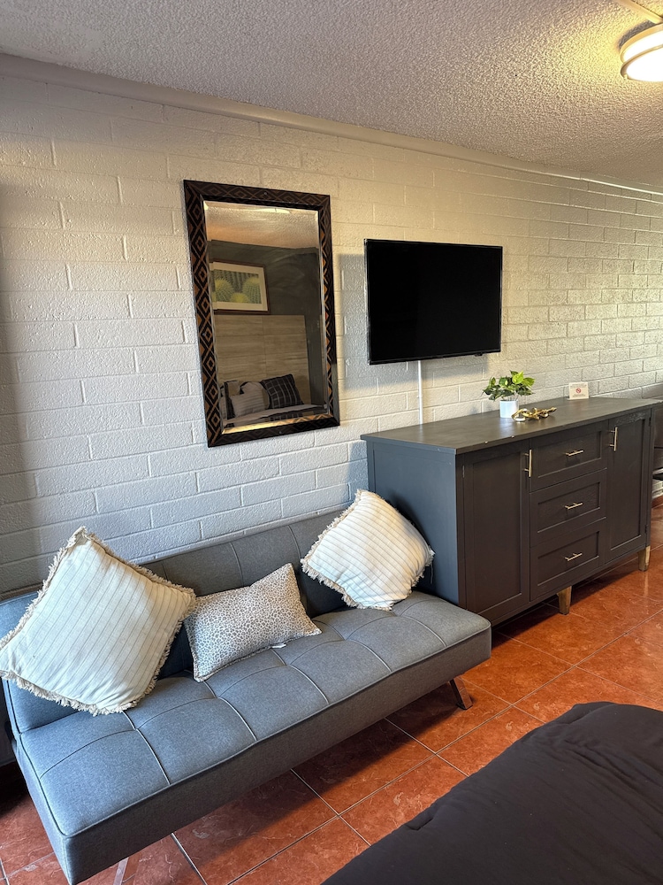 Rawls Motel Near Phoenix Airport 24/50