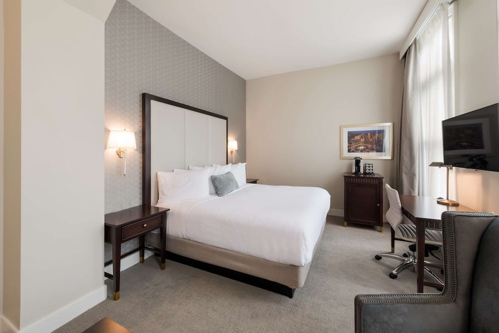 STANDARD, KING BED, SOFA, ACCESSIBLE