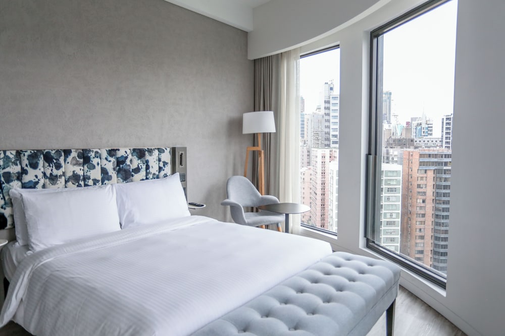 ROOM, PARK VIEW, CORNER