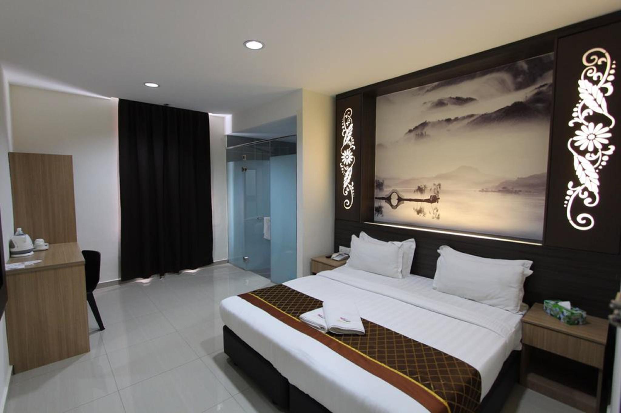D&F BOUTIQUE HOTEL ERA SQUARE 10/25