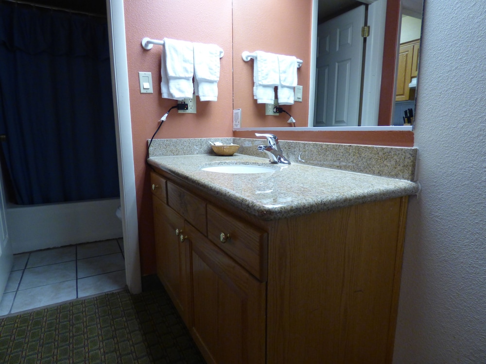 Coronada Inn and Suites 25/47