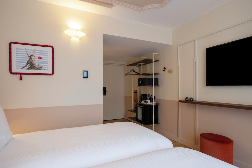Classic, Twin Beds