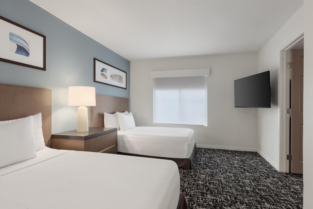 Hyatt House Cypress Anaheim 19/72