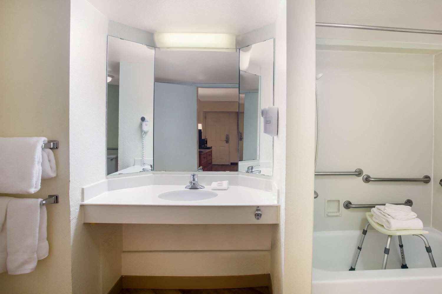 La Quinta Inn by Wyndham Austin Capitol / Downtown 42/43