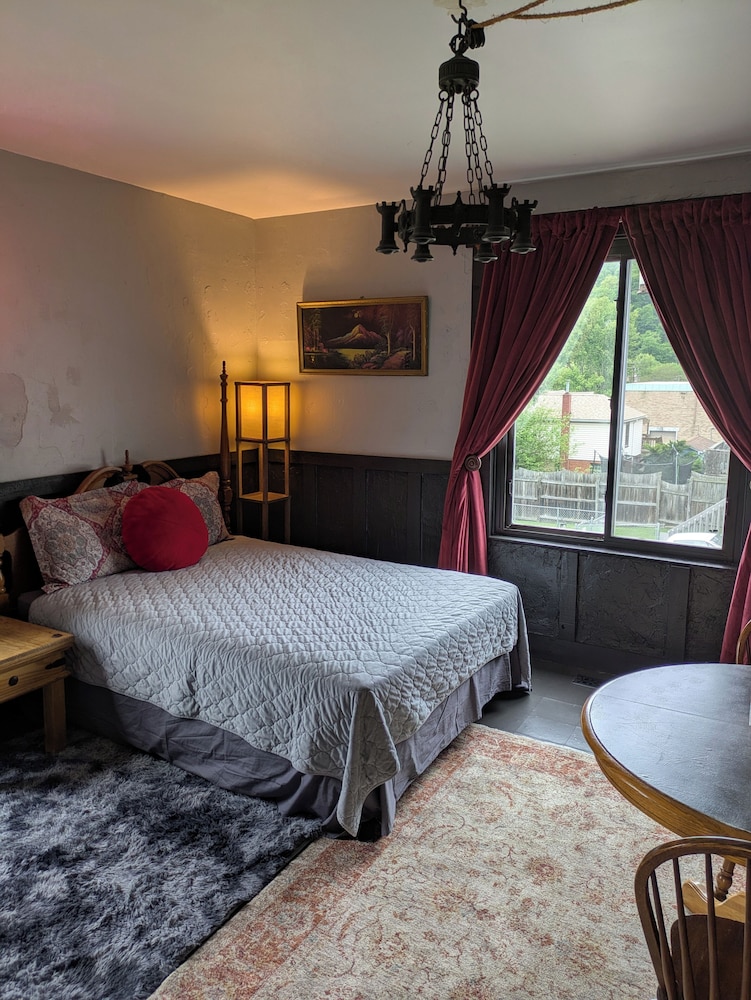 The Old Parsonage Bed and Breakfast 21/64