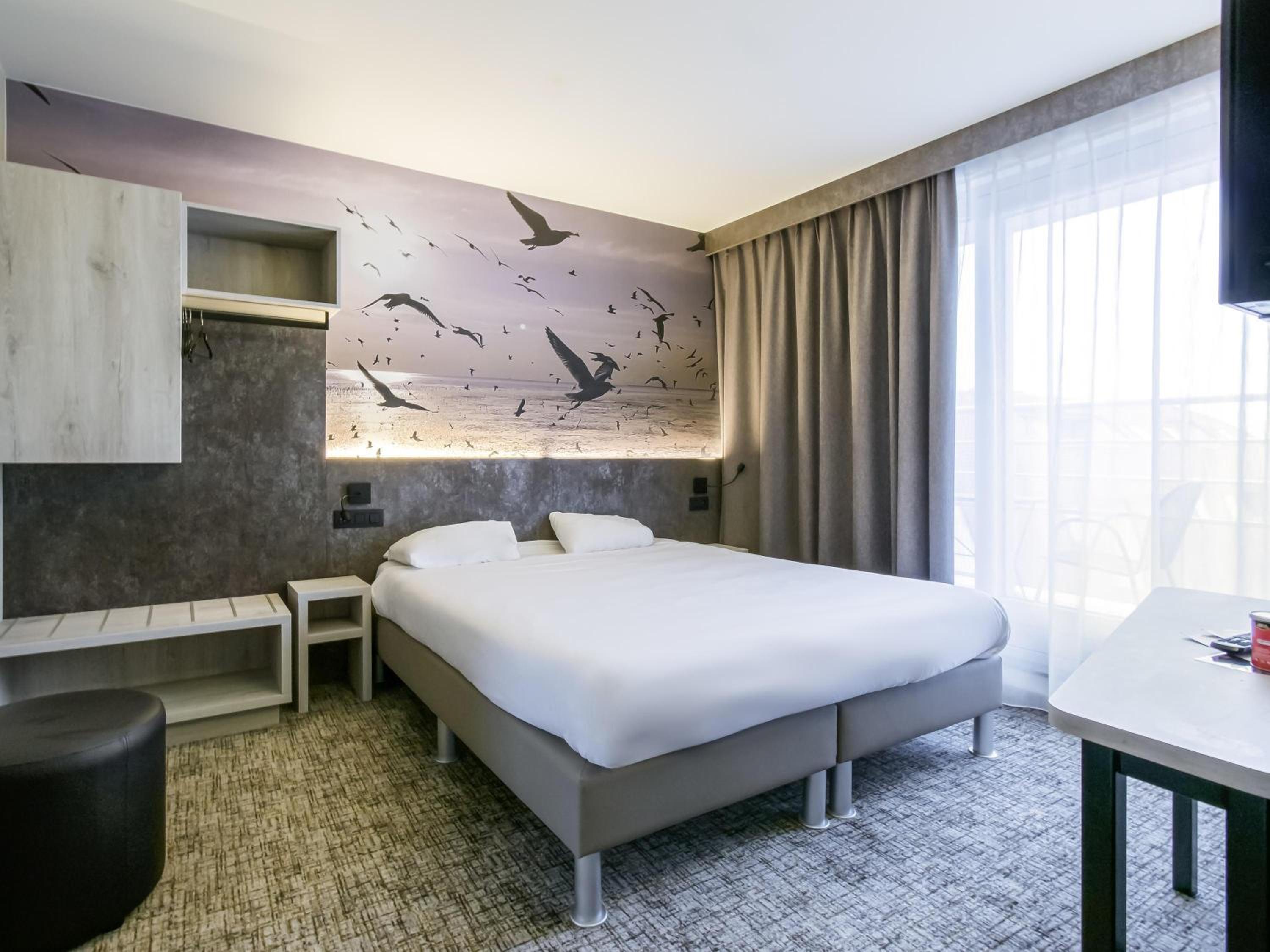 SUITE, BUNK BEDS, BALCONY