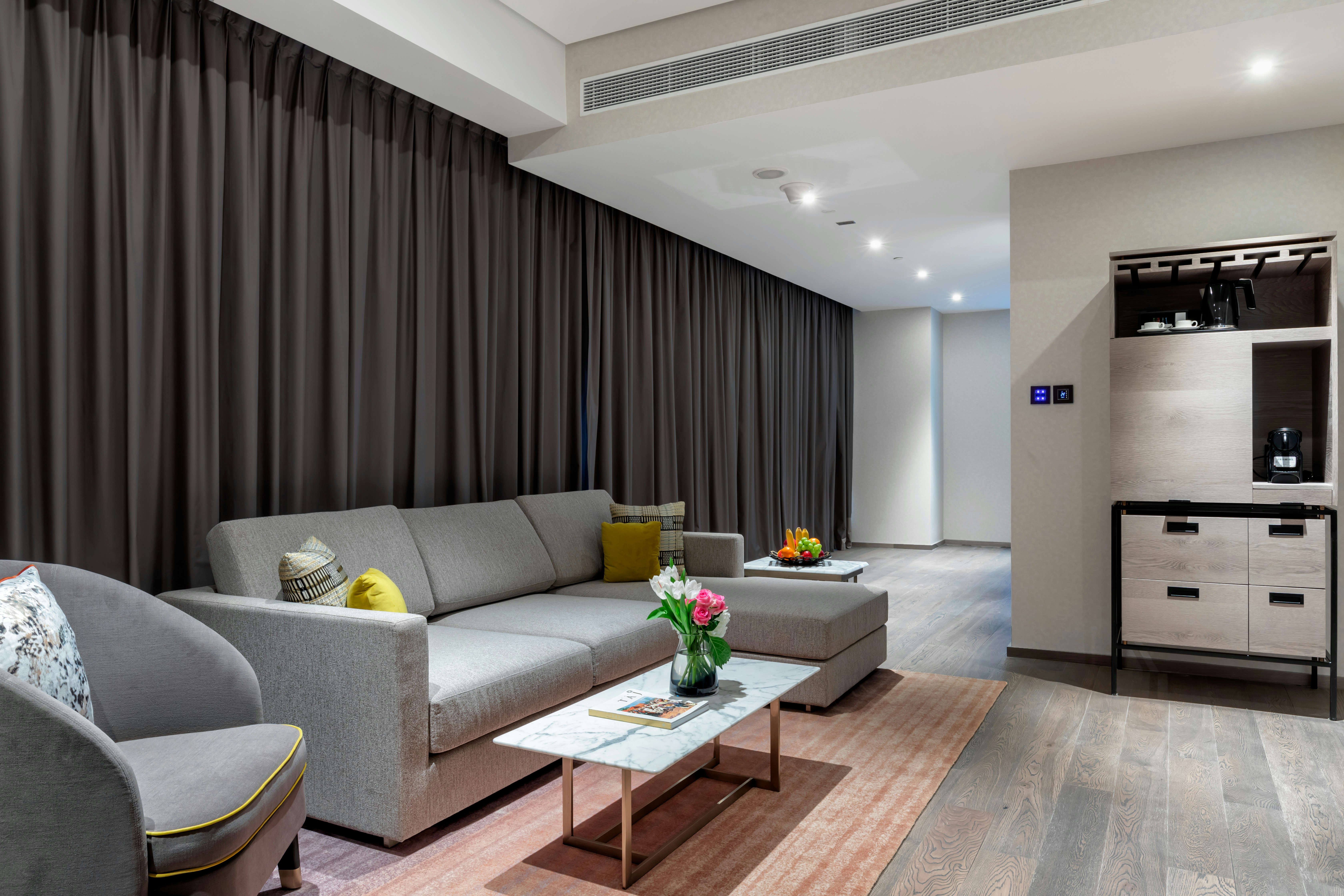 Taj Jumeirah Lakes Towers 44/77
