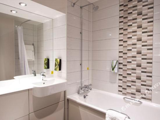 Premier Inn Aberdeen (Anderson Drive) 42/43