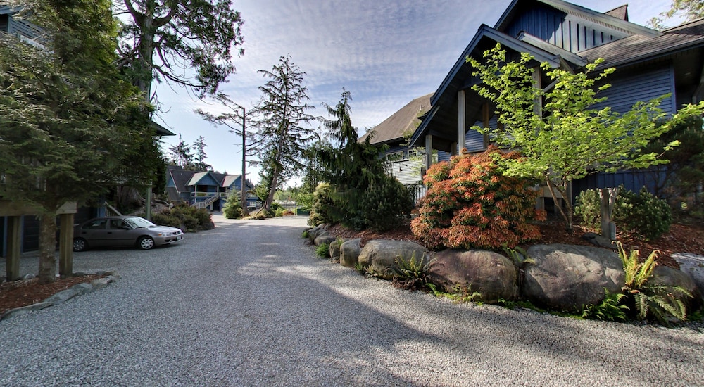 Embarc Ucluelet 32/38