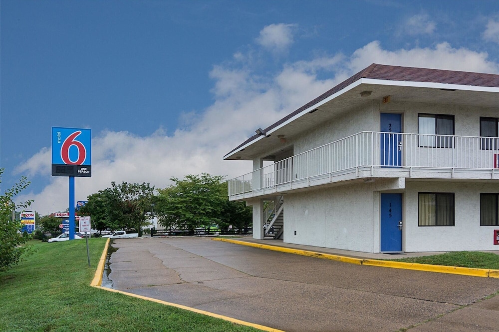 Motel6 Fredericksburg, VA - North 42/47