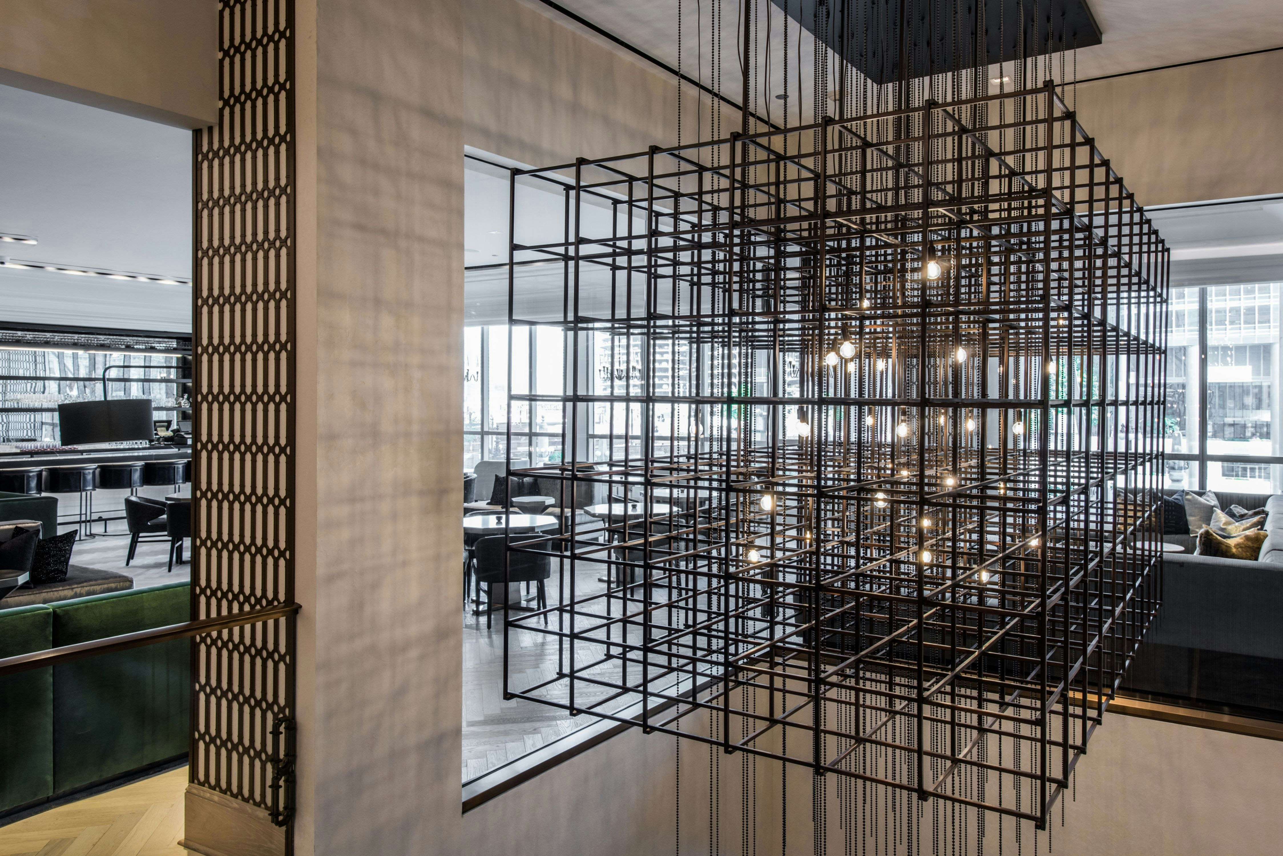 Londonhouse Chicago Curio Collection By Hilton 49/50