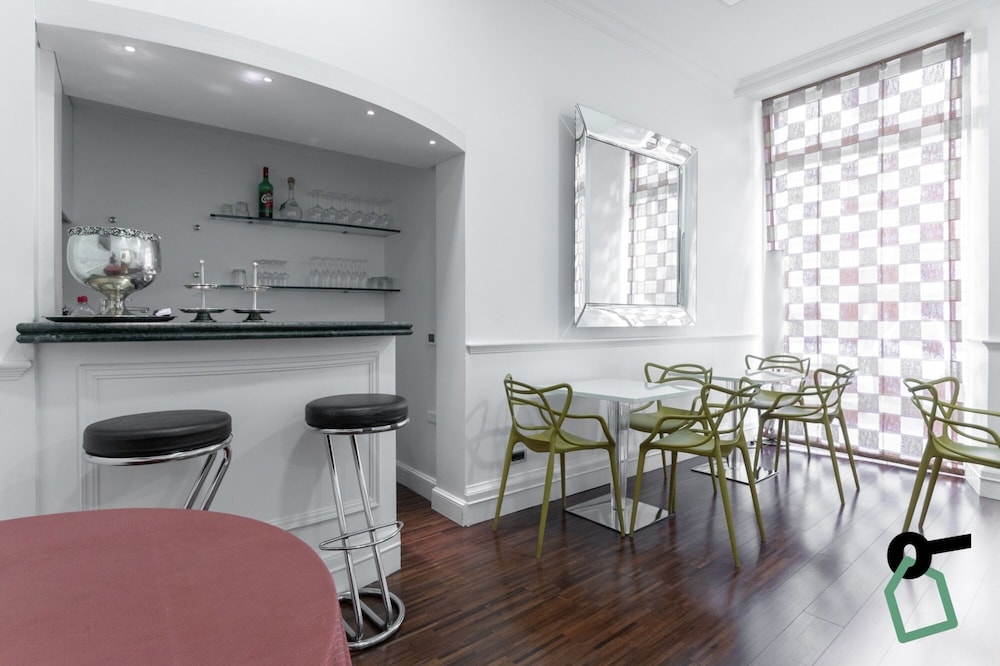 HOTIDAY Room Collection - Roma Porta Pia 37/50