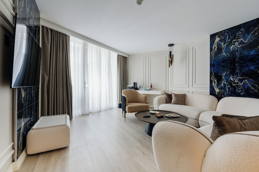 Qlusive Hotel 30/50