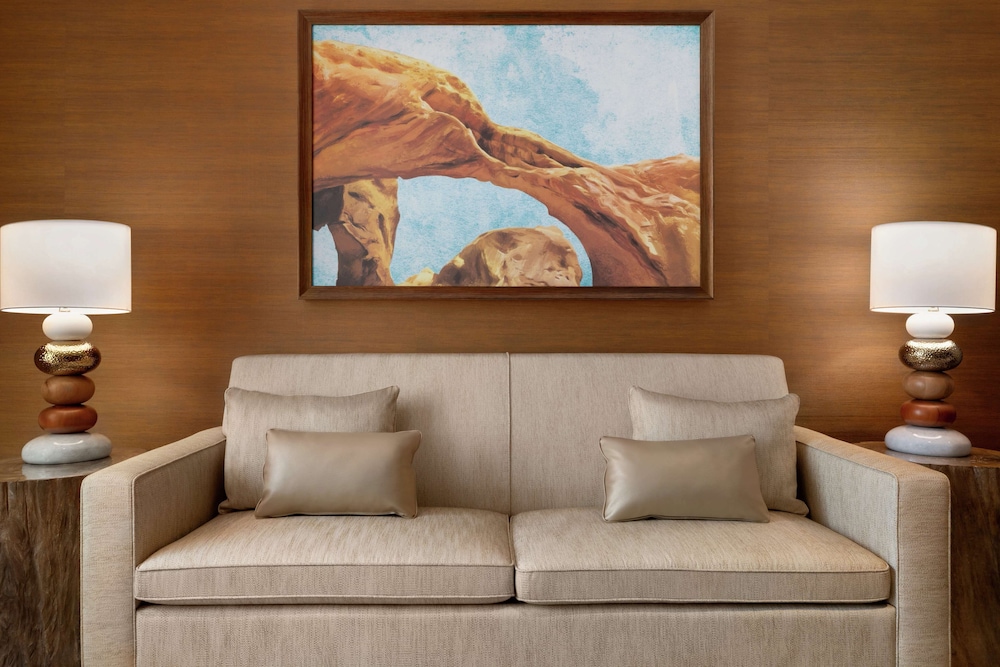 Hoodoo Moab, Curio Collection by Hilton 34/48