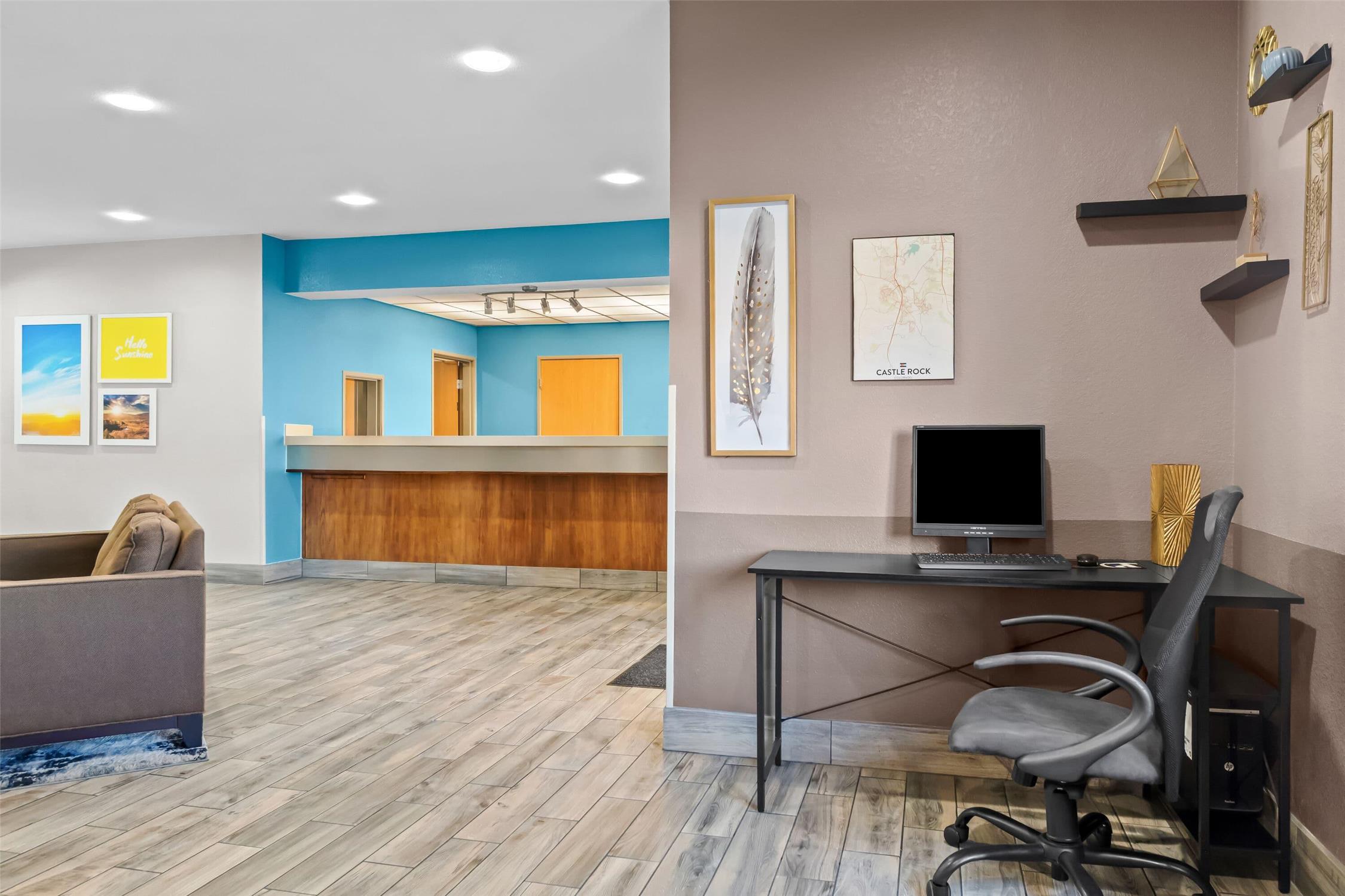 Days Inn & Suites By Wyndham Castle Rock 14/19