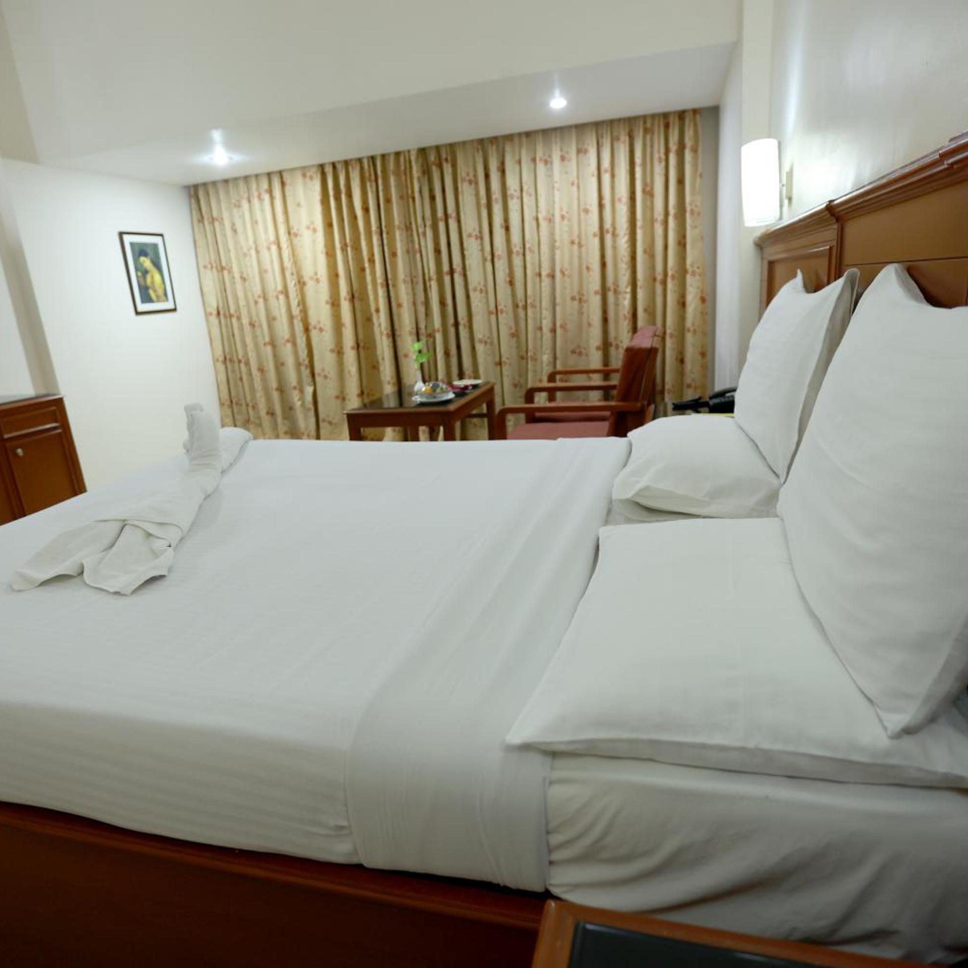 BREEZE RESIDENCY 24/55