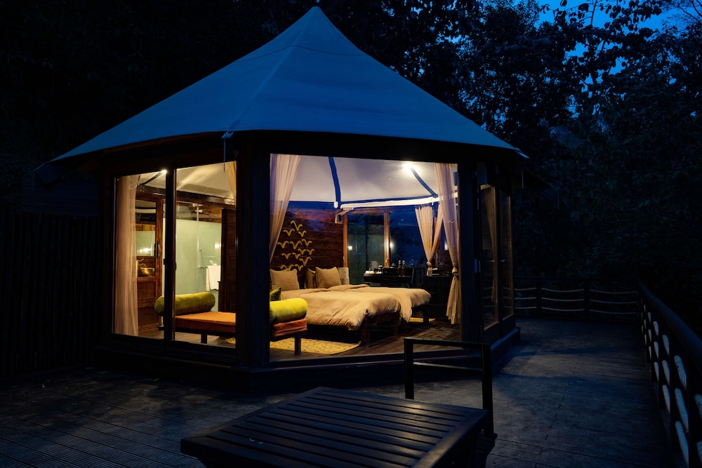 The Pavilions Himalayas Lake View 26/62