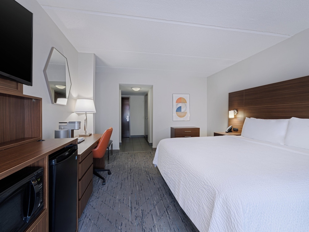 Holiday Inn Express Suites Augusta West Ft Gordon Area 25/69