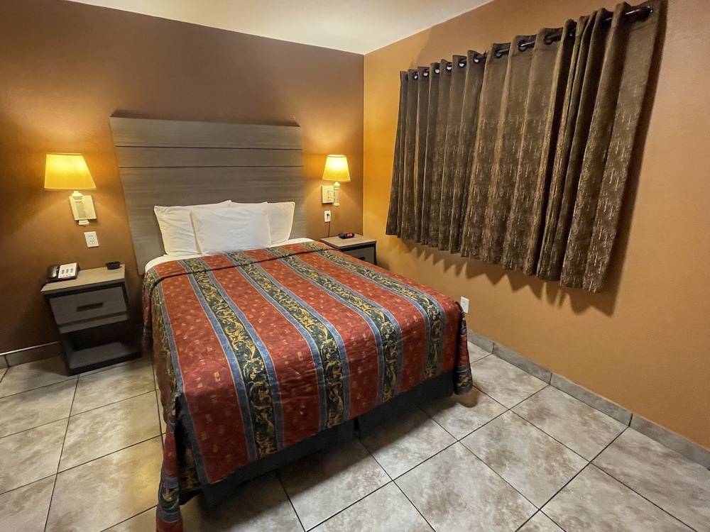 New Corral Motel 13/47