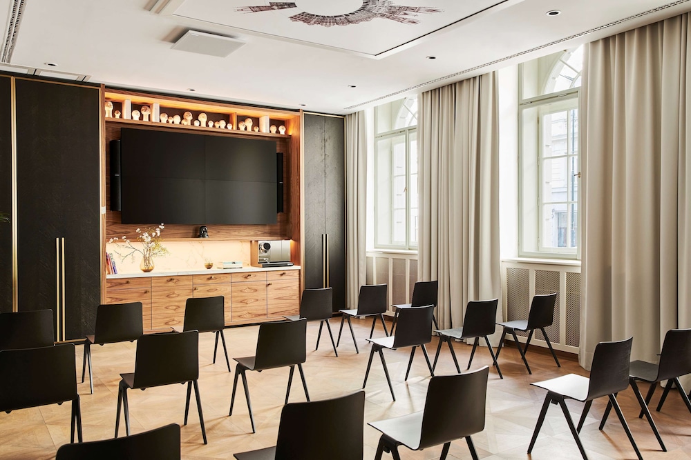 Andaz Prague 34/50
