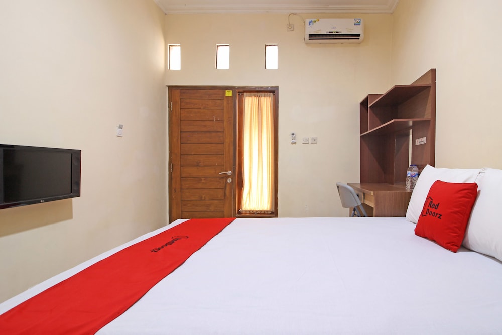 Reddoorz Near Hartono Mall 3 9/30
