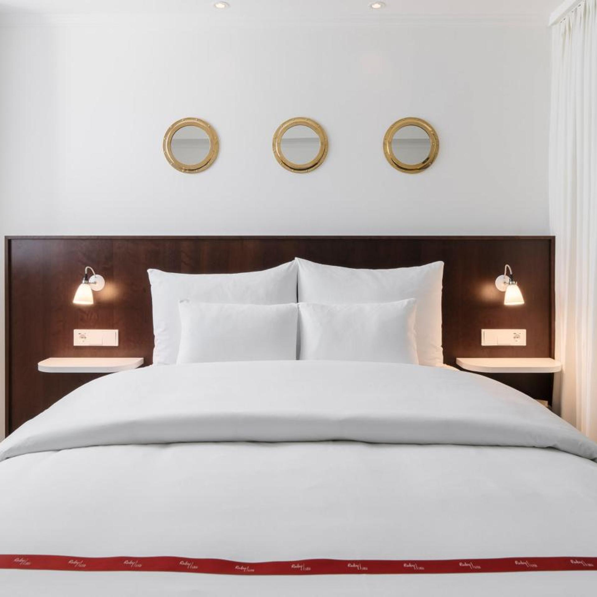 Ruby, Upgrade, King Bed