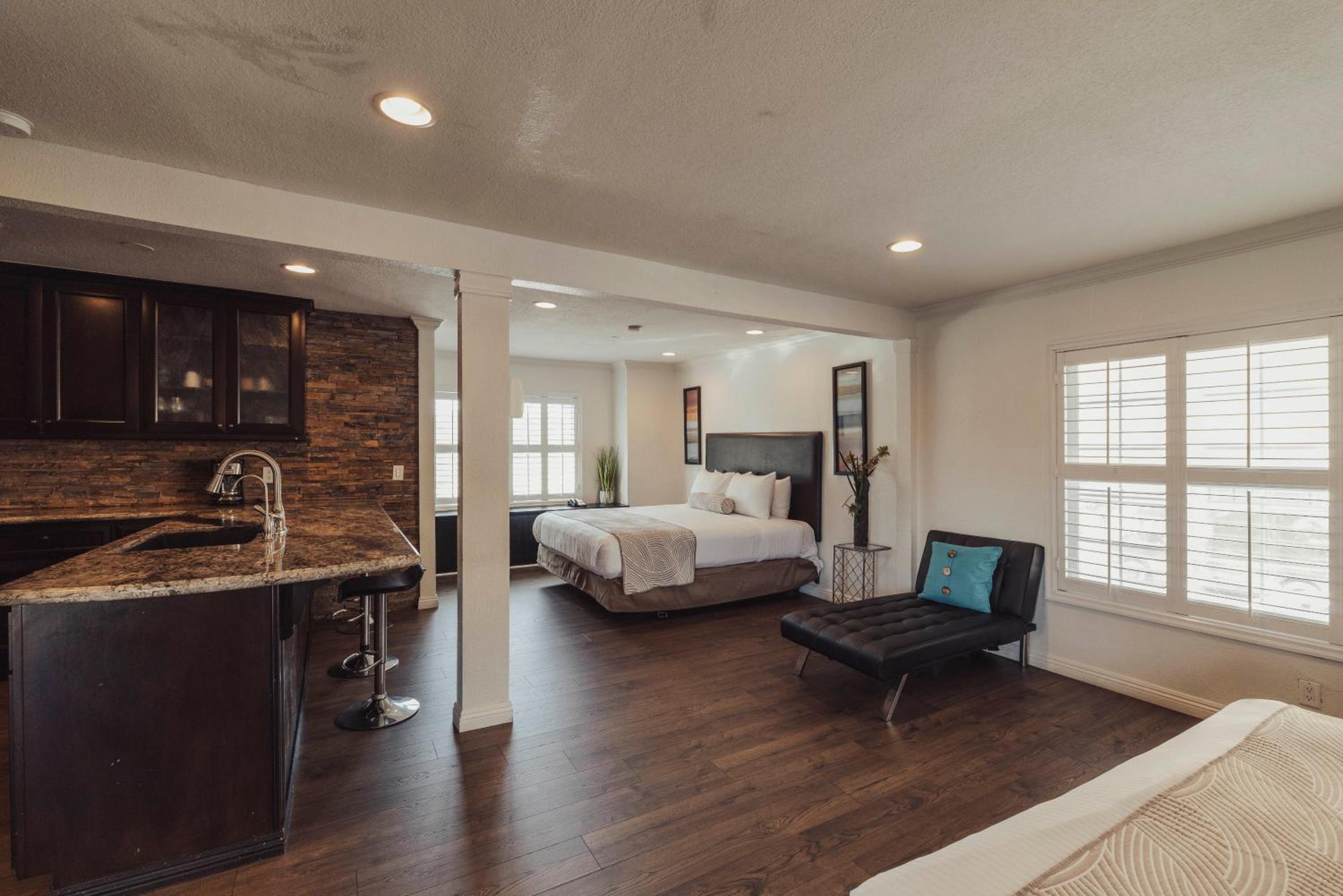 Family Suite, Dixie, 2 Bathrooms، The Dixie Hollywood 5/10